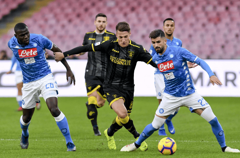 包含欧联倒计时，那不勒斯赛后强势反弹，细节引发关注，气氛紧张，年轻球员得到机会的词条