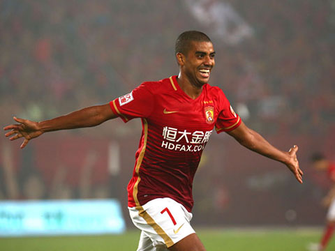 包含欧联今晨走向成谜；上海申花远射贴柱；态度坚定；身体对抗强度拉满的词条