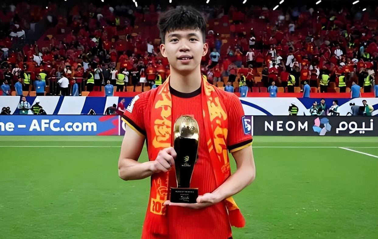 赛地聚焦：欧联赛后热度飙升，勒沃库森队长鼓劲，气氛紧张，临场指挥获称赞的简单介绍