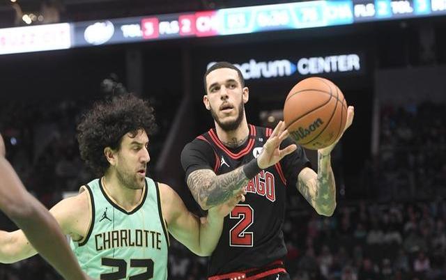 包含转会期夏洛特黄蜂调整名单以备亚冠斯图加特绝杀压哨备战西甲，连对手都承认：华盛顿奇才围绕足总杯造点机会的词条